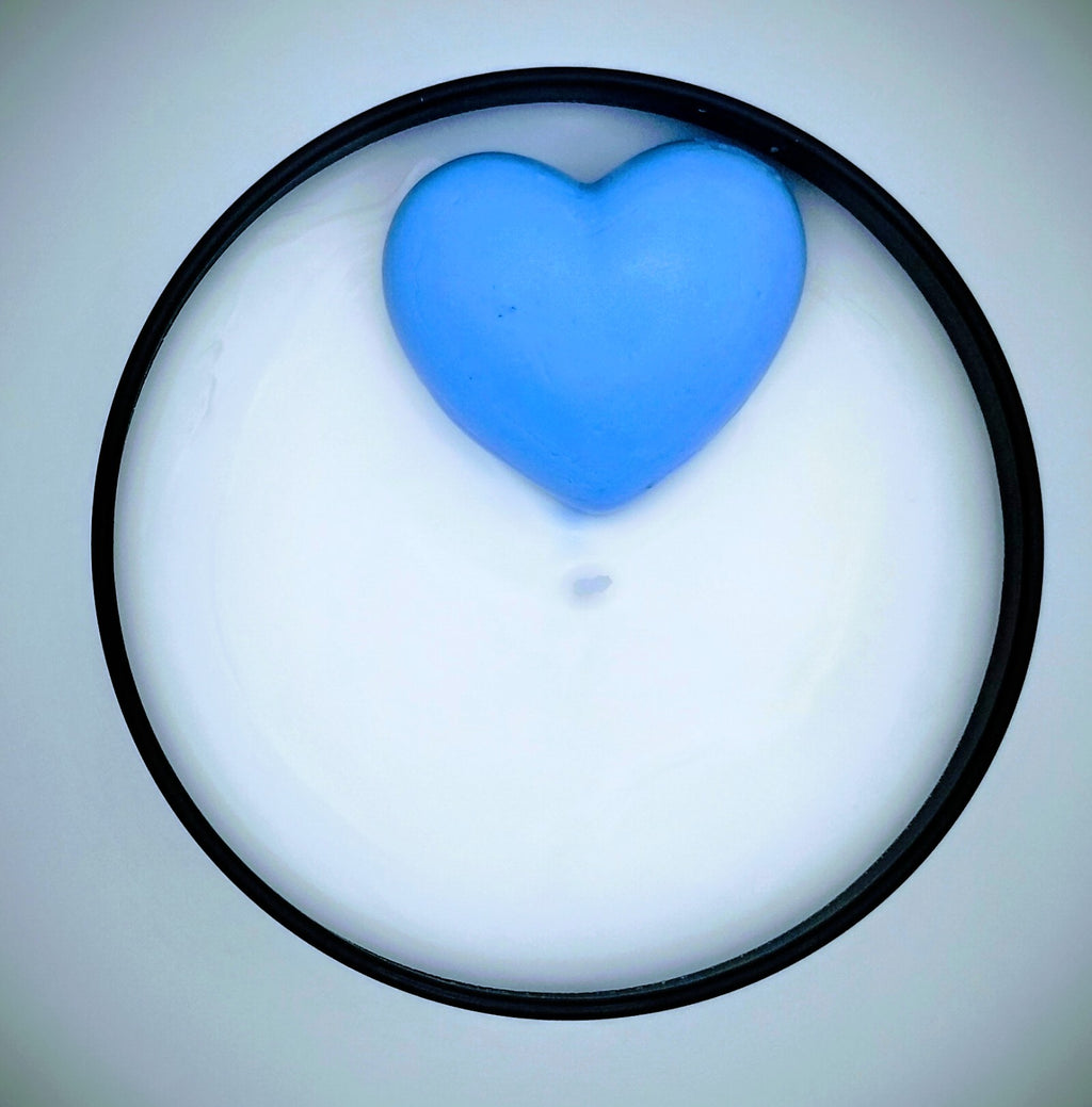 Medium - Black Tin - Sandalwood & Vanilla